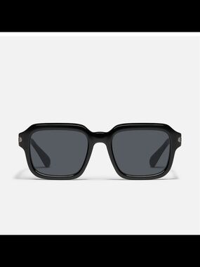 QUAY PLAYBACK Classic Square Black Sunglasses/Dark Gray Lenses NWT